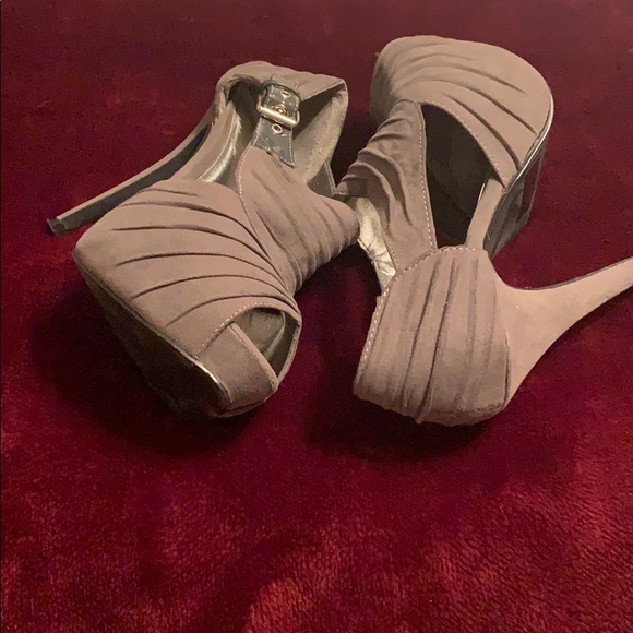 Shoes - Picture 4 of 4